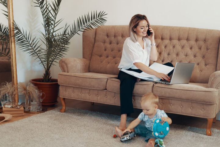 beautiful business woman working home multi tasking freelance motherhood concept | Lumen Kinnisvarabüroo